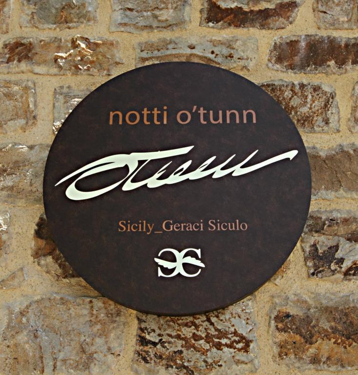Notti O' Tunn Luxury Rooms In Centro Geraci Siculo Eksteriør bilde