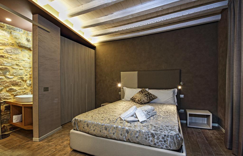 Notti O' Tunn Luxury Rooms In Centro Geraci Siculo Eksteriør bilde