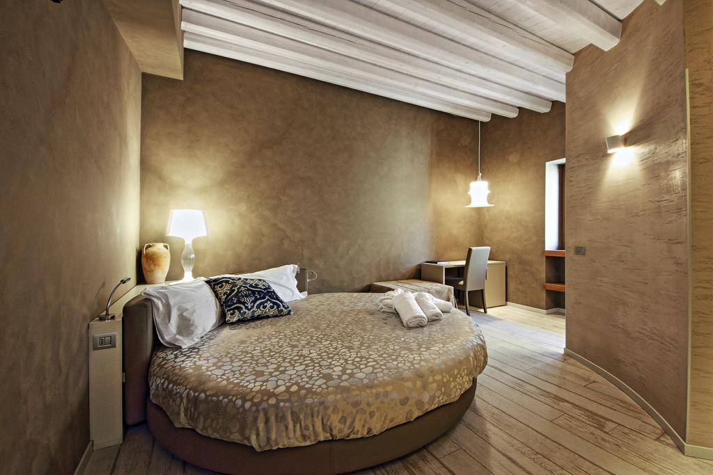 Notti O' Tunn Luxury Rooms In Centro Geraci Siculo Eksteriør bilde